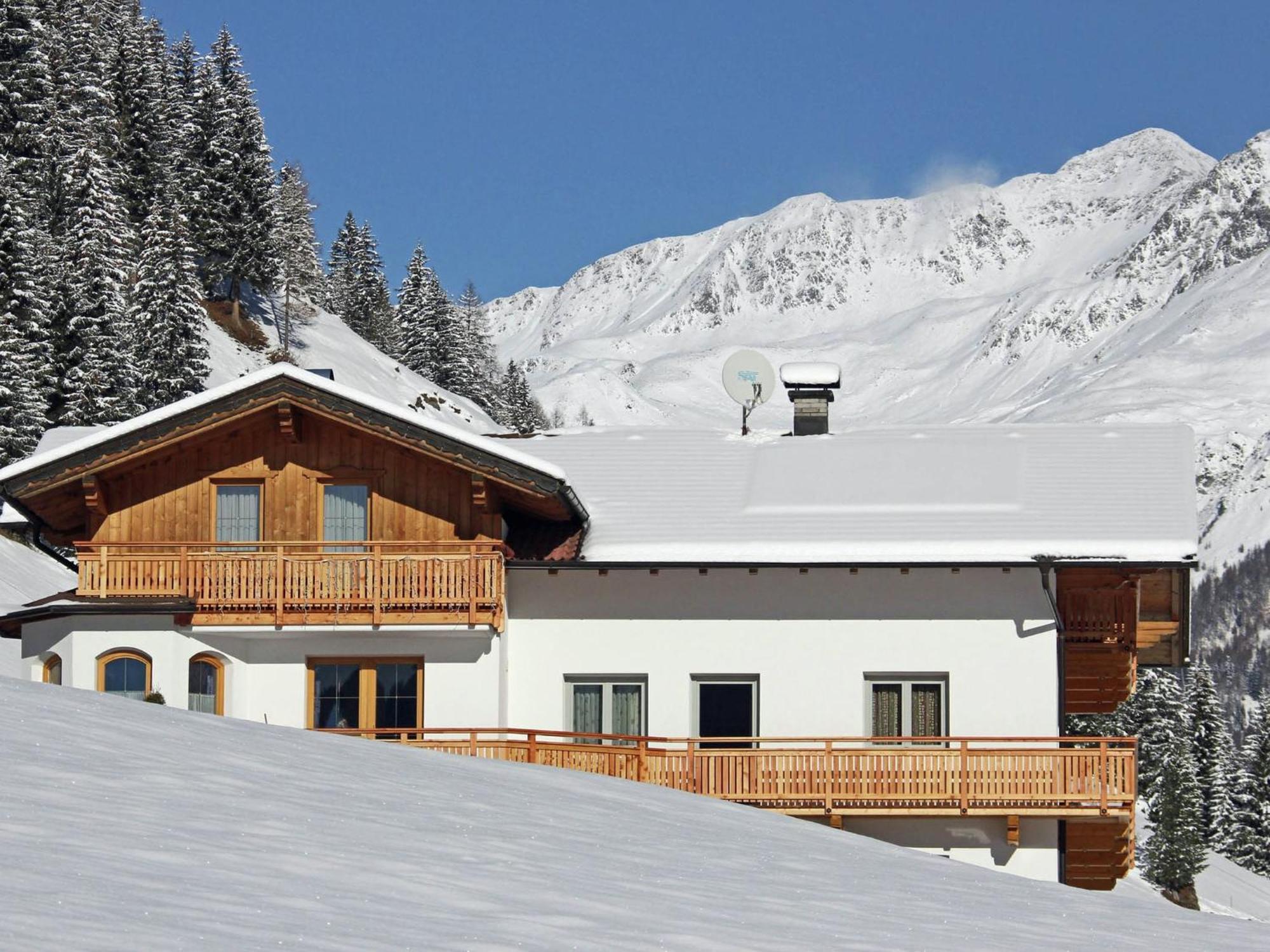 Home With A Wooden Decor And Full Of Atmosphere Außervillgraten Bagian luar foto